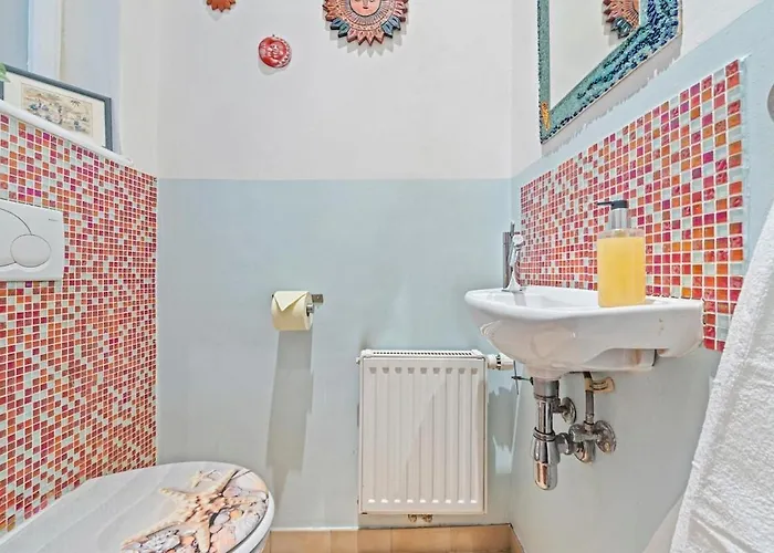 2 Bedroom Vintage Apartment, Garden, Near Schoenbrunn
