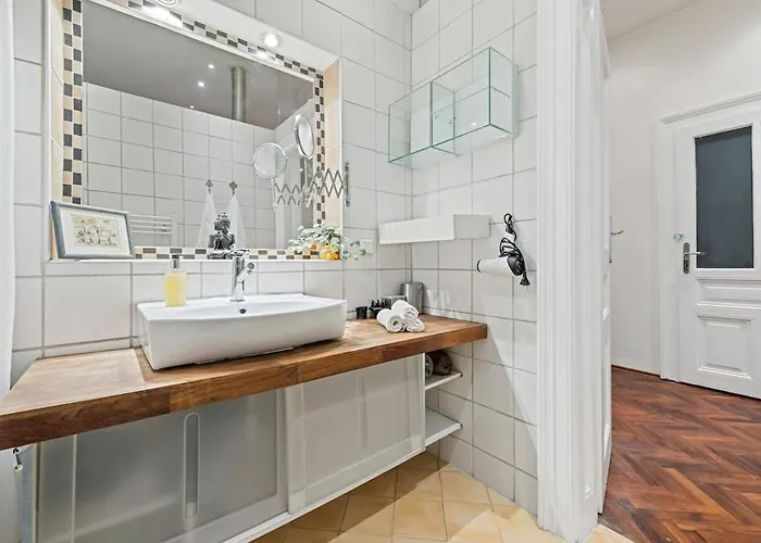 דירה 2 Bedroom Vintage Apartment, Garden, Near Schoenbrunn
