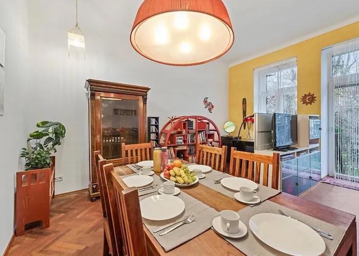 2 Bedroom Vintage Apartment, Garden, Near Schoenbrunn דירה וינה