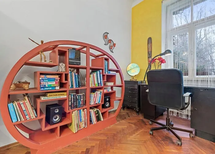 2 Bedroom Vintage Apartment, Garden, Near Schoenbrunn וינה