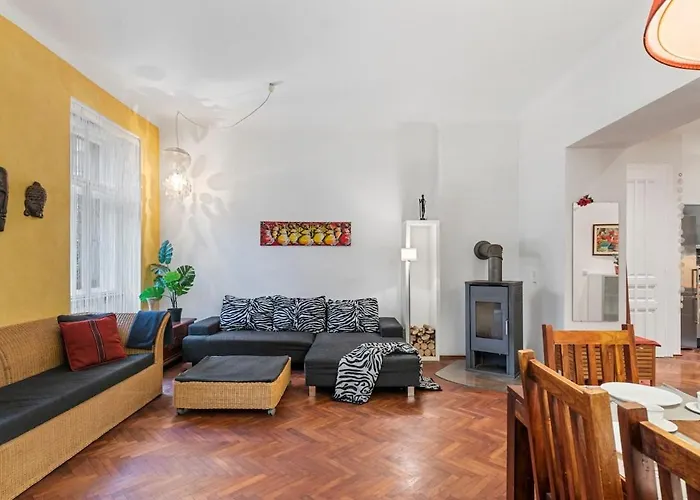 2 Bedroom Vintage Apartment, Garden, Near Schoenbrunn