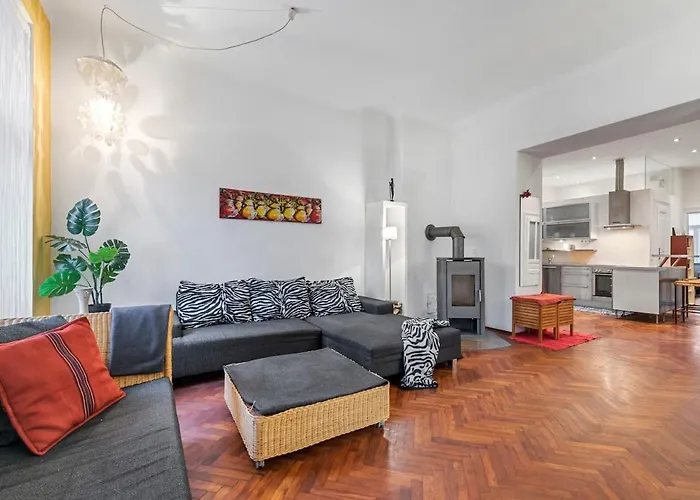 2 Bedroom Vintage Apartment, Garden, Near Schoenbrunn דירה וינה